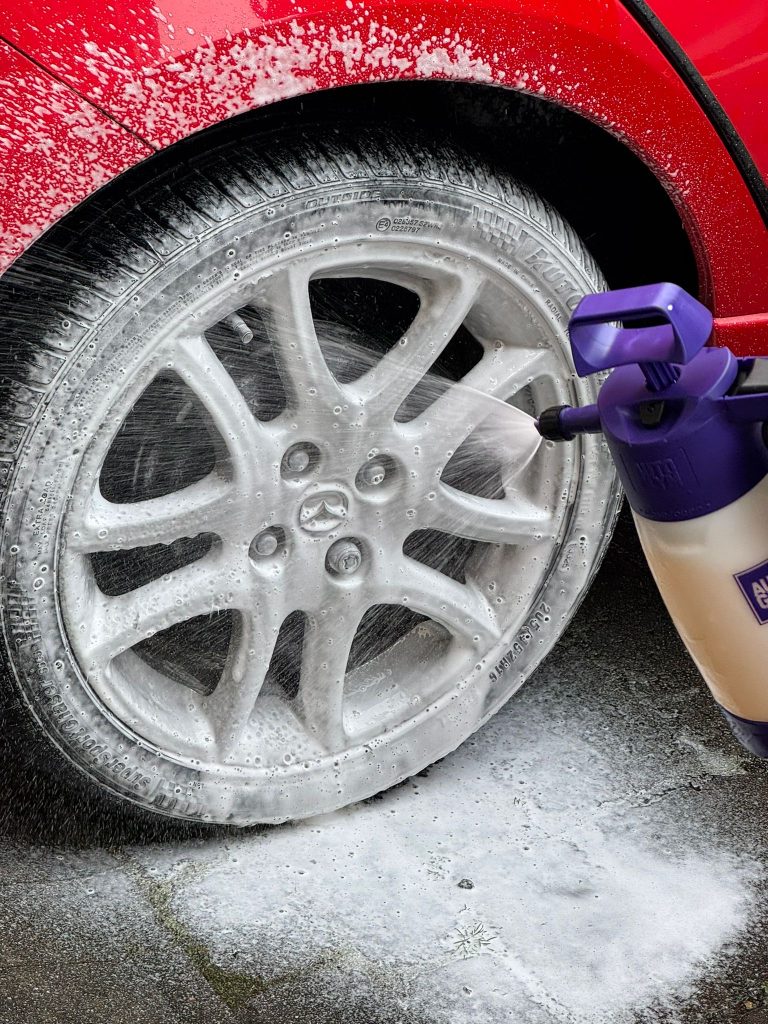 Cleaning foam on tyres
